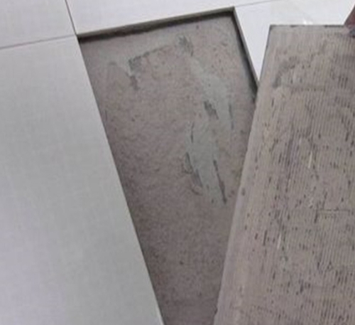 陇县瓷砖空鼓维修公司分享瓷砖铺贴时如果打浆（即涂抹在瓷砖背面和基层上的砂浆或瓷砖胶）过少，会带来以下问题