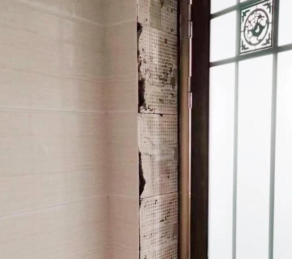 陇县瓷砖空鼓免砸砖维修公司分享吸水砖泡水时间不够或过长都会对瓷砖铺贴效果产生影响